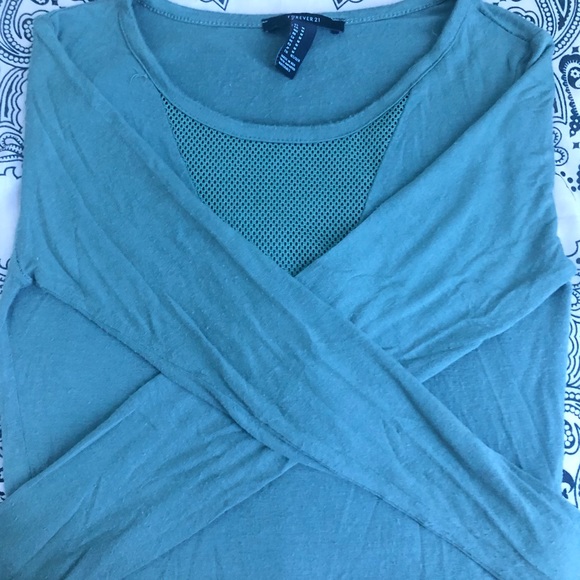 Forever 21 long sleeve crop top. - Picture 3 of 4